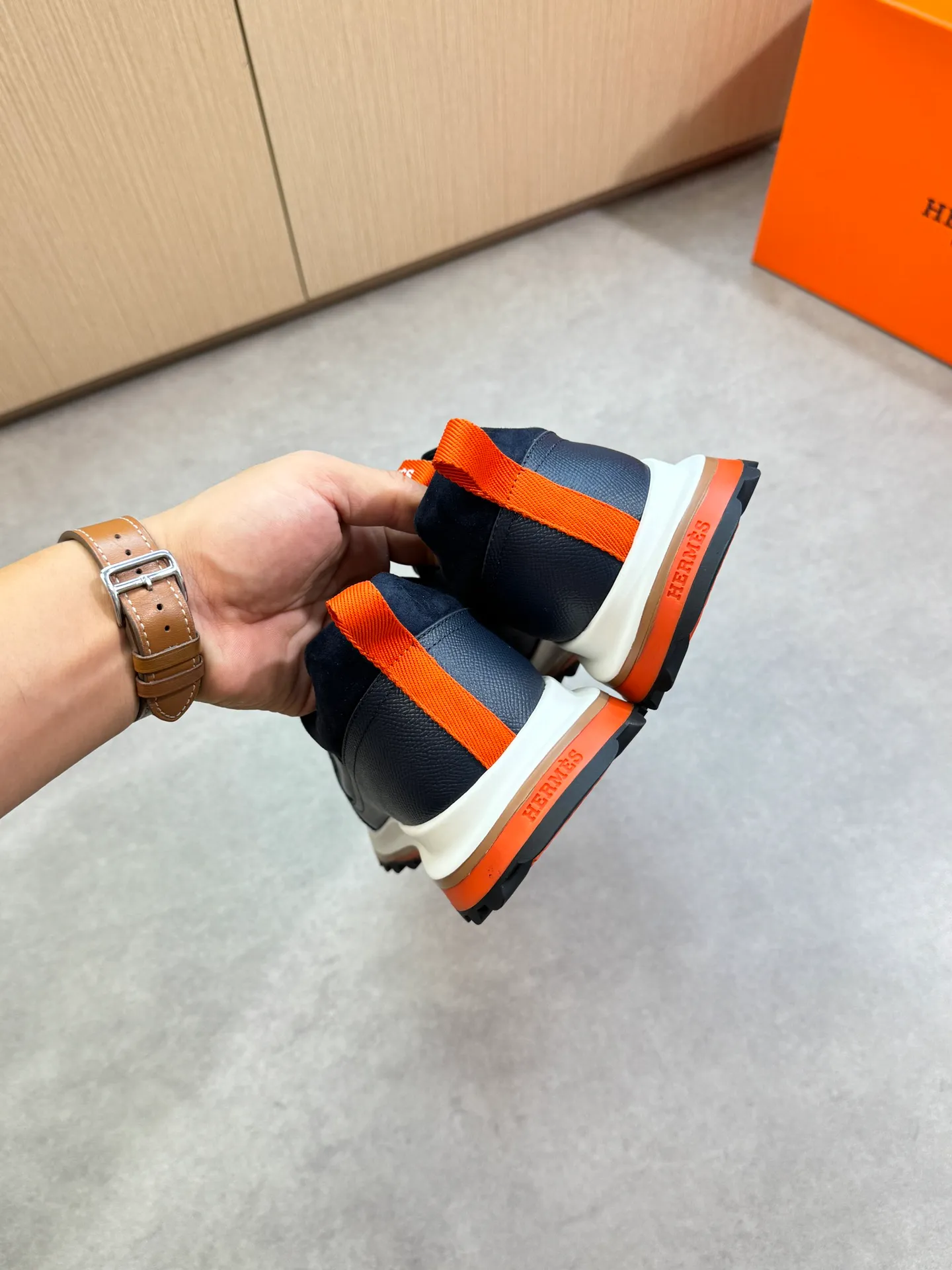 Men's shoes 💰740 [HERMES] Hermès - High-end quality original single casual sports shoes - Upper: 🔝 Nappa calfskin, palm-print cowhide, suede sheepskin leather, tongue. Heel. Brand logo webbing - Lining: brand canvas, foot pad; water-dyed cowhide - Outsole: ultra-light T men's shoes 💰U foam rubber; two-color molded outsole -Ultra-high quality control·Fine workmanship: highlighted (high-end·nobility·grade) -Size: 39-44 (38, 45, can be customized)·0118